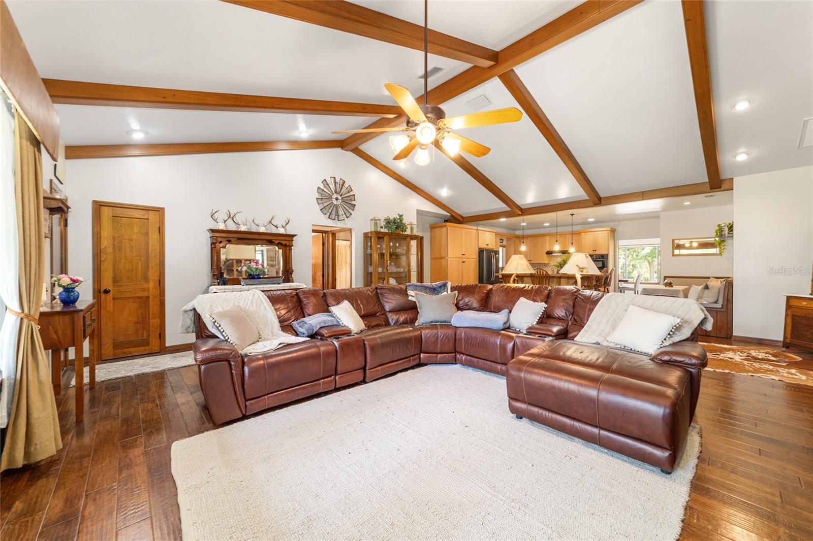 Listing photo id 10 for 20005 135th Avenue