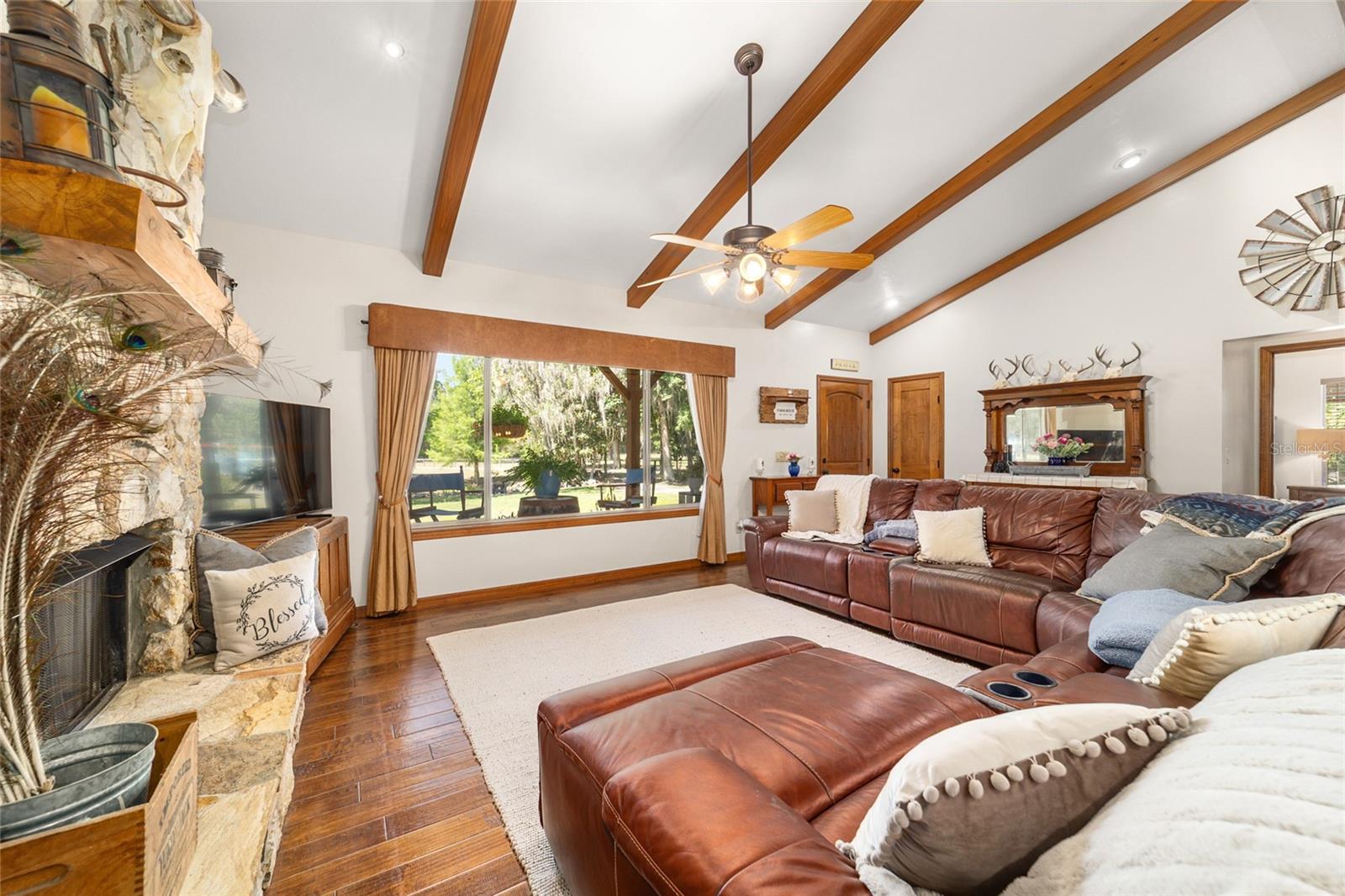 Listing photo id 11 for 20005 135th Avenue