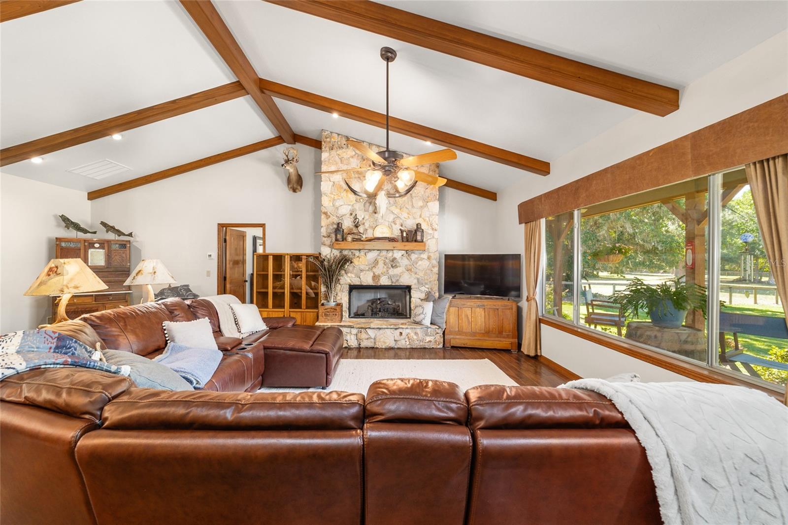 Listing photo id 13 for 20005 135th Avenue