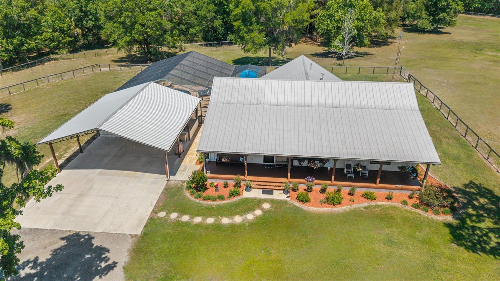 Listing photo id 0 for 20005 135th Avenue