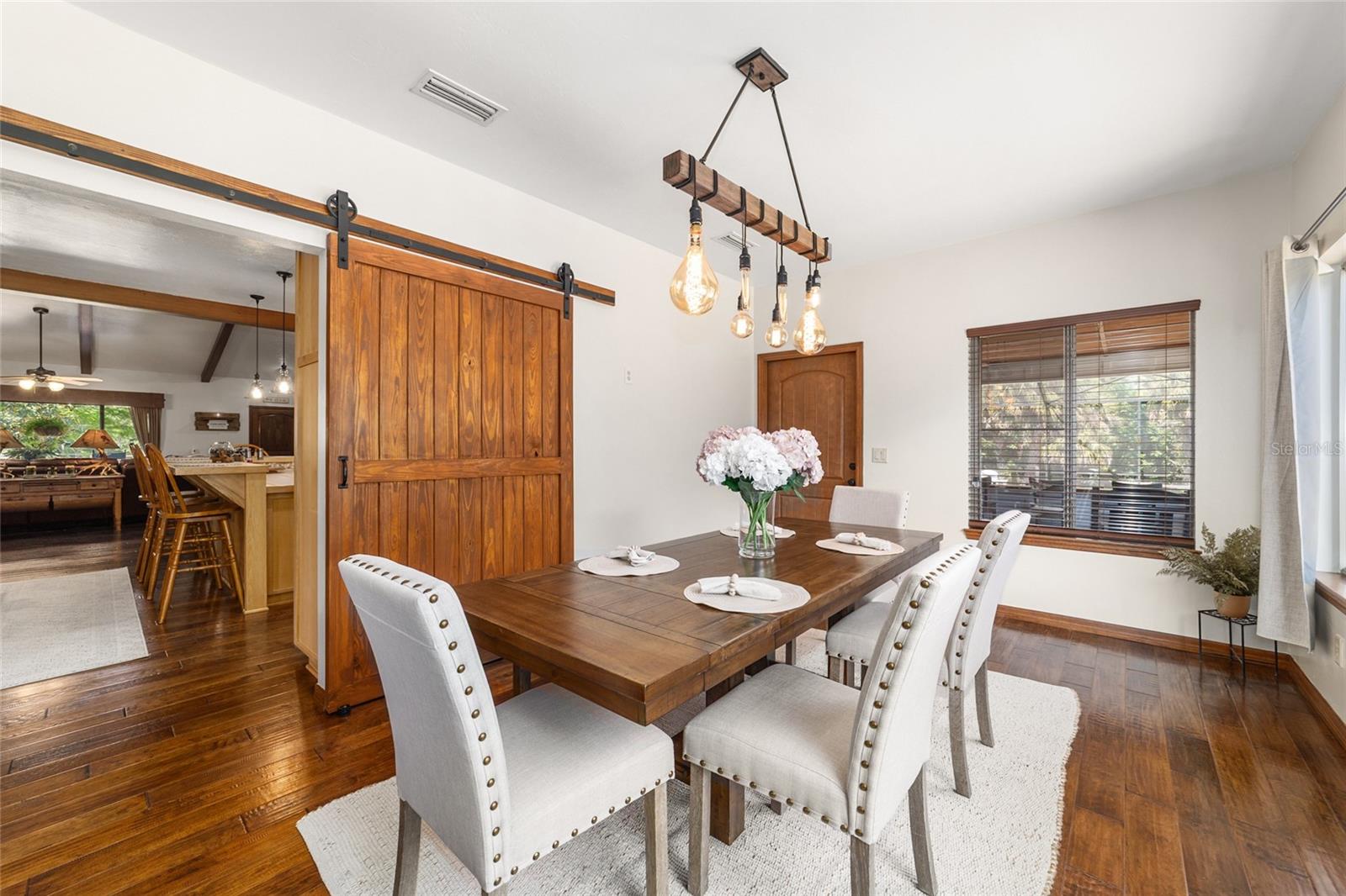 Listing photo id 22 for 20005 135th Avenue