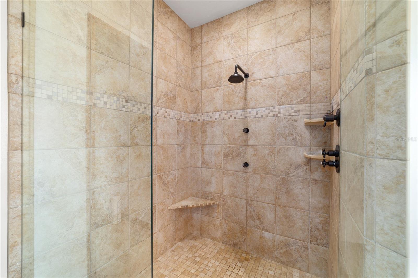 Listing photo id 29 for 20005 135th Avenue