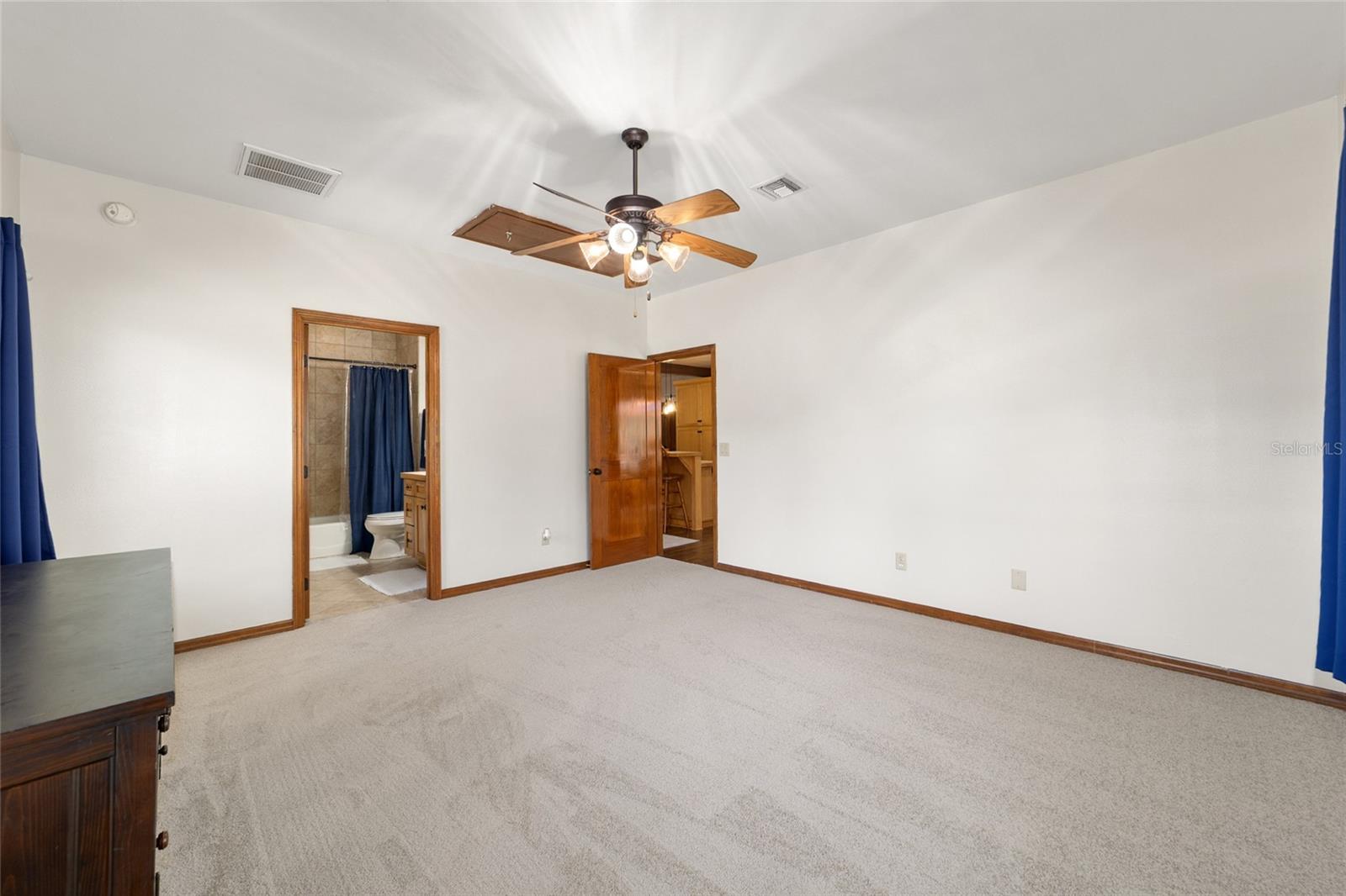 Listing photo id 31 for 20005 135th Avenue