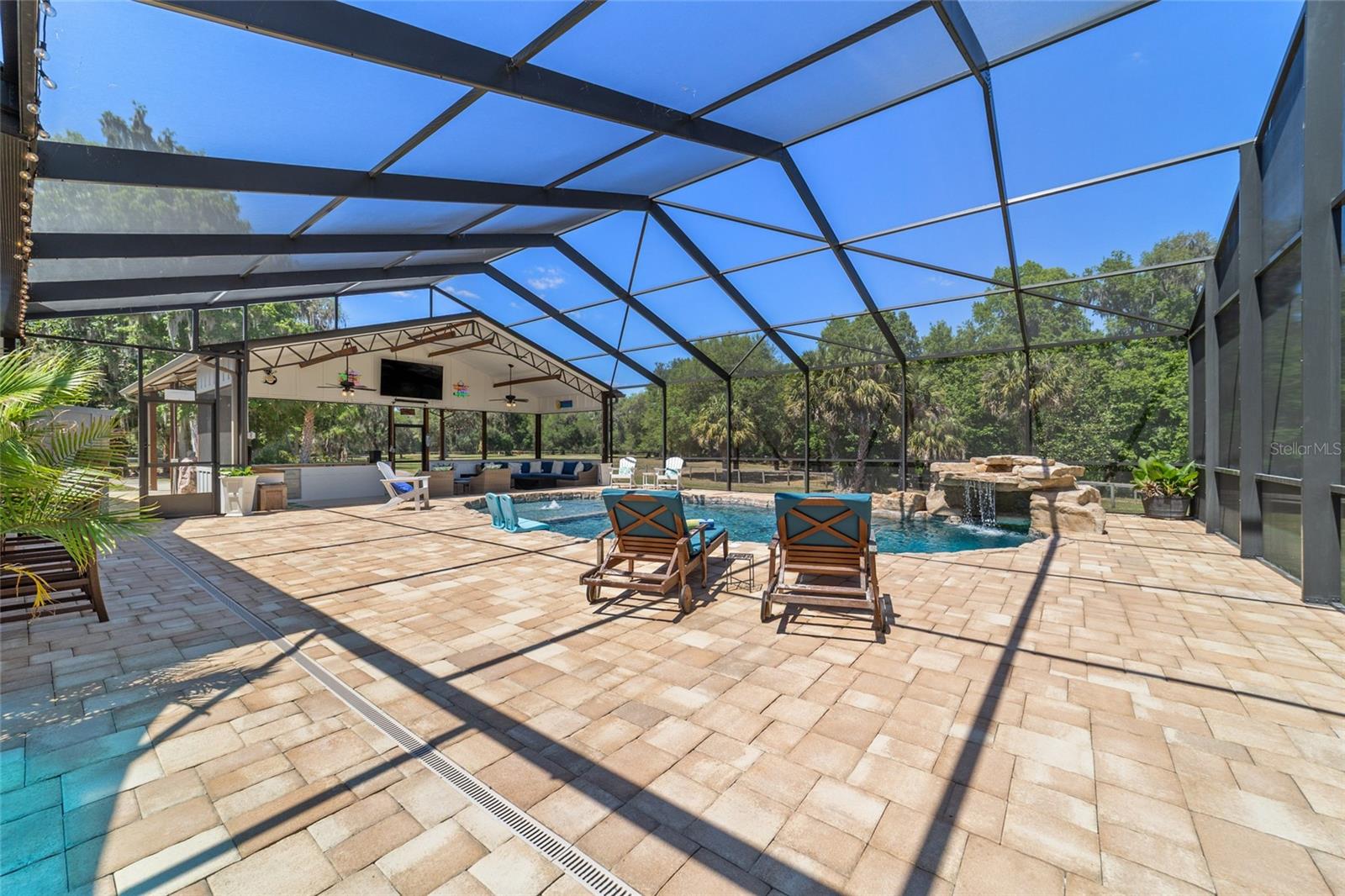 Listing photo id 45 for 20005 135th Avenue