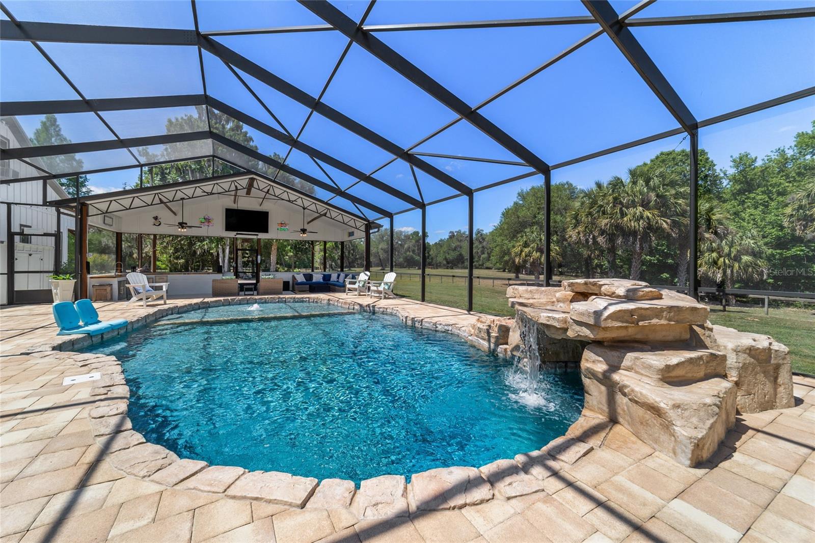 Listing photo id 47 for 20005 135th Avenue