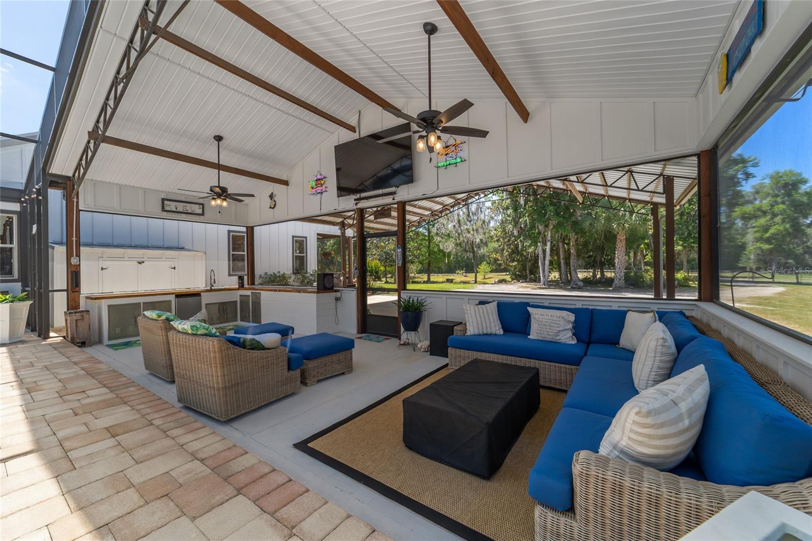 Listing photo id 51 for 20005 135th Avenue