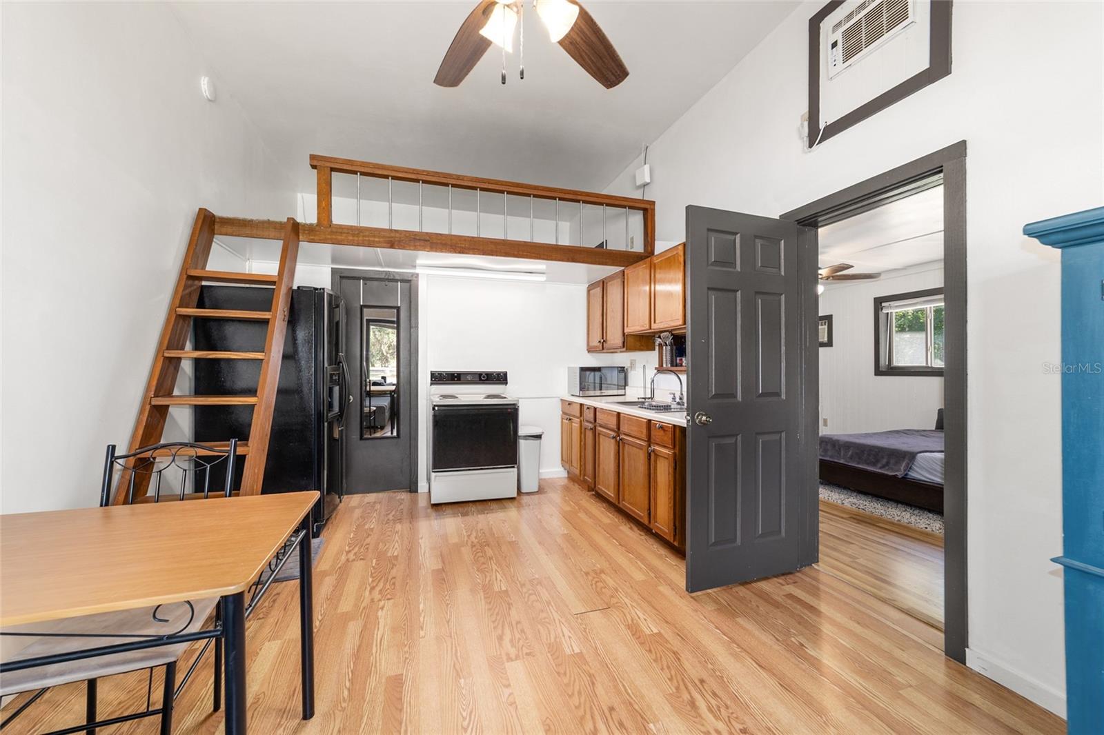 Listing photo id 71 for 20005 135th Avenue