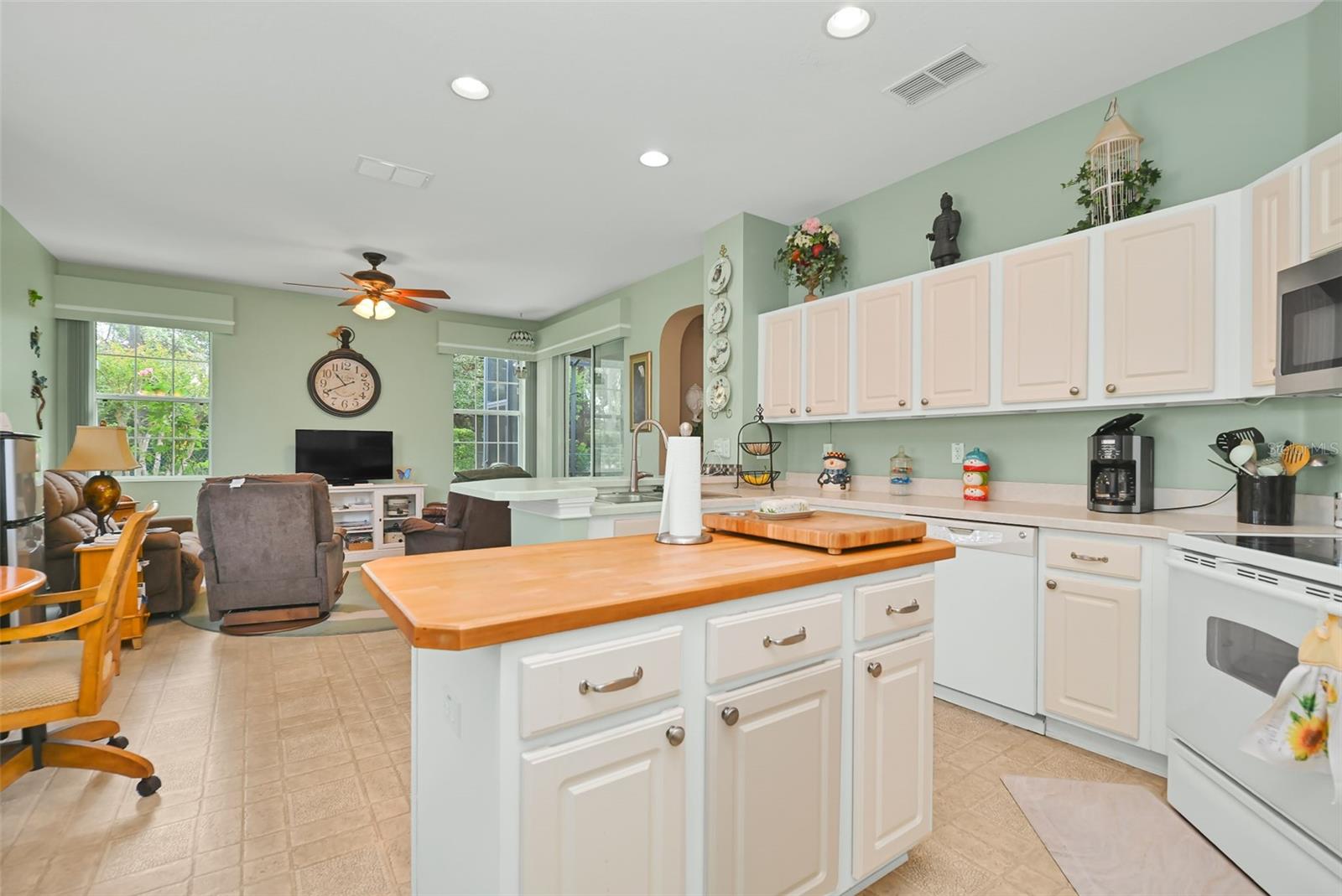 Image 8 of 29 For 7981 81st Loop