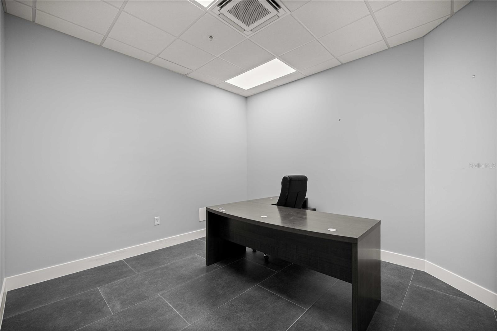 Image 12 of 31 For 18 Magnolia Avenue