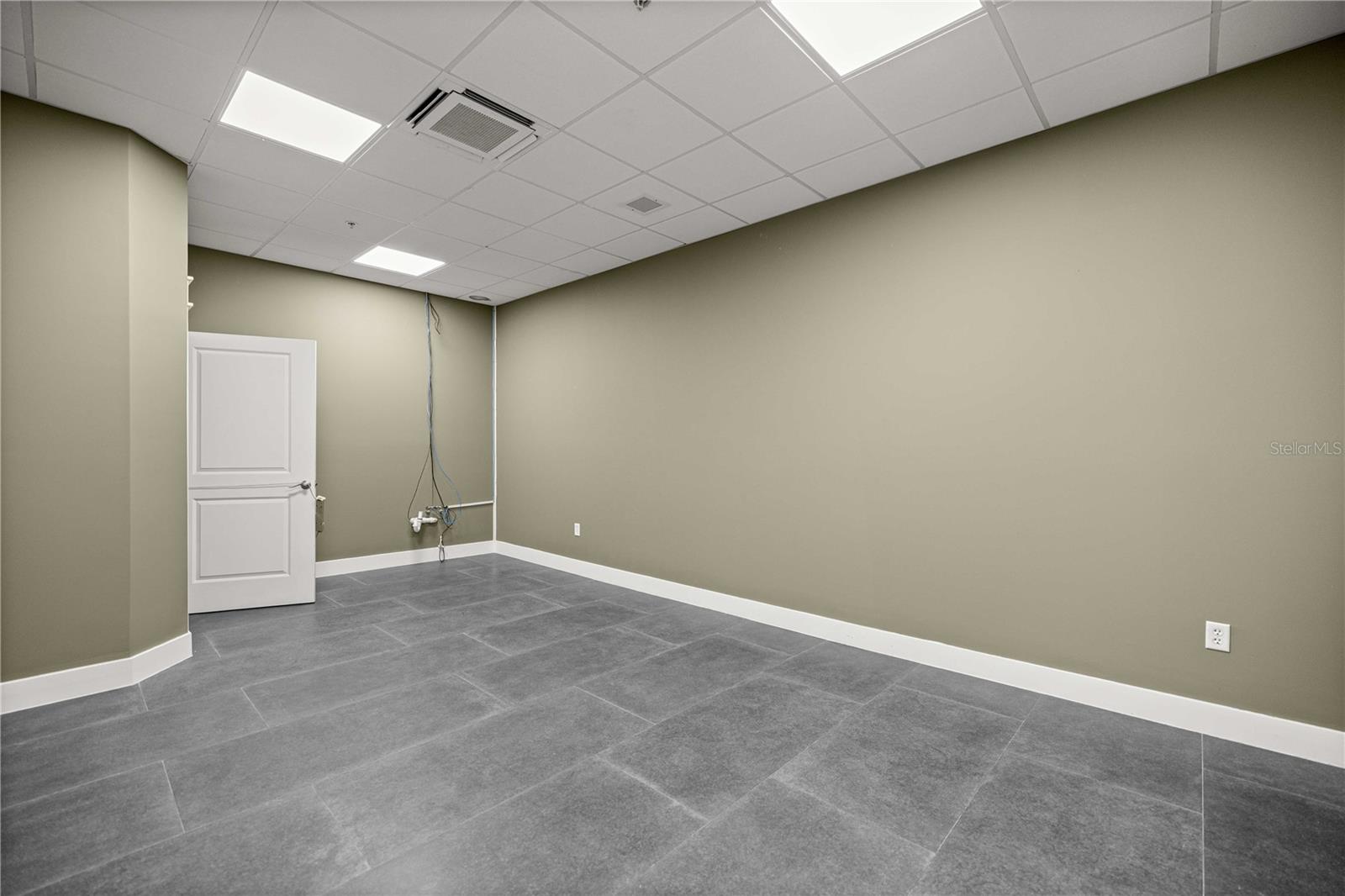 Image 13 of 31 For 18 Magnolia Avenue