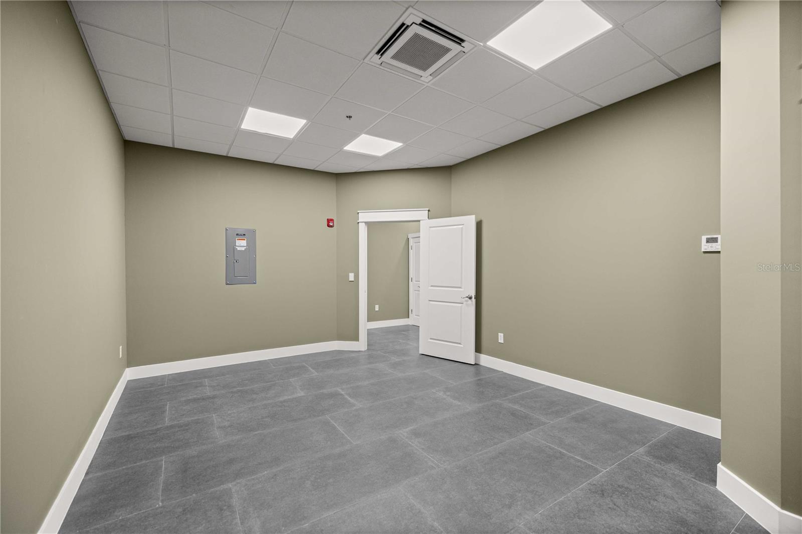 Image 15 of 31 For 18 Magnolia Avenue