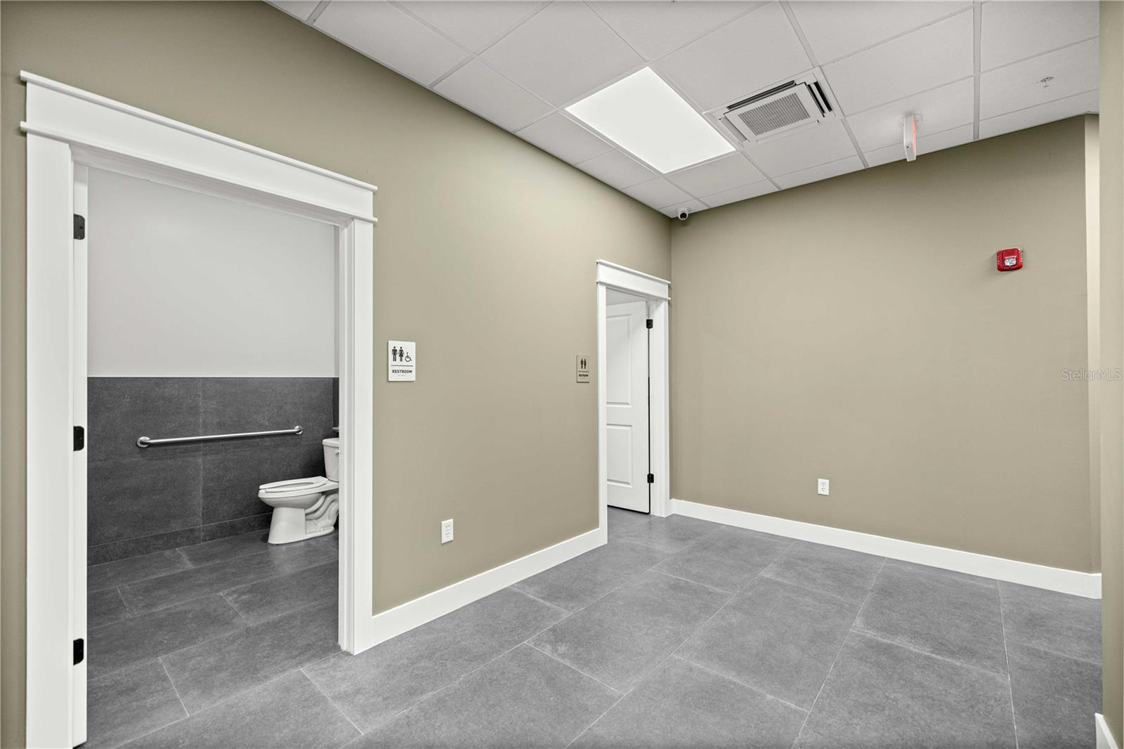 Image 16 of 31 For 18 Magnolia Avenue