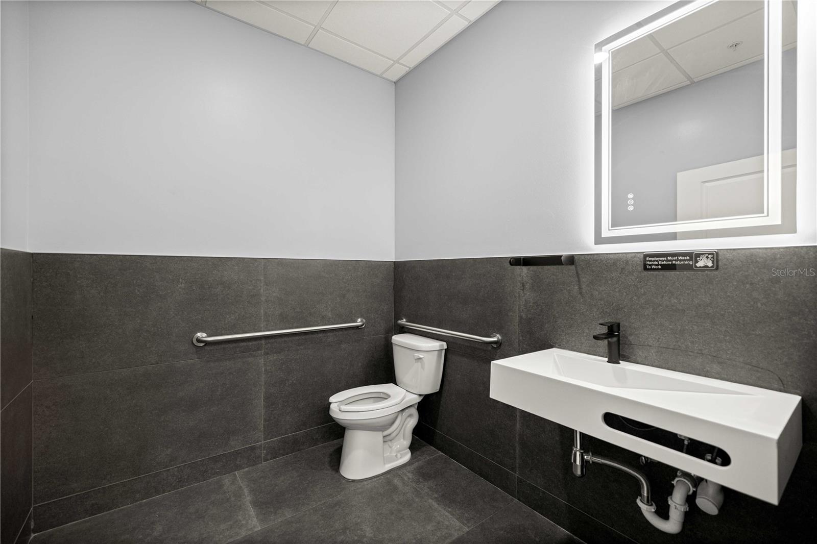 Image 17 of 31 For 18 Magnolia Avenue