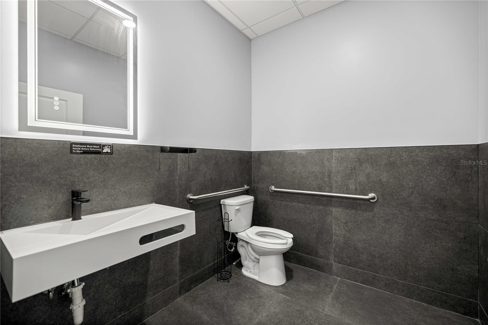 Image 18 of 31 For 18 Magnolia Avenue