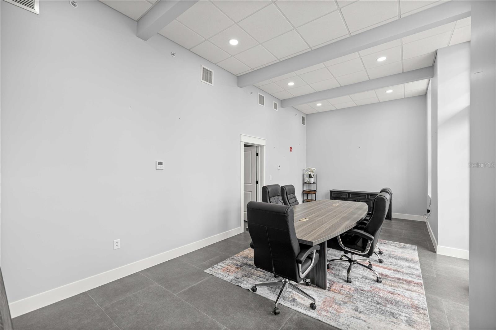 Image 21 of 31 For 18 Magnolia Avenue