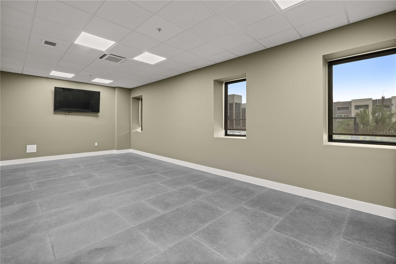 Image 27 of 31 For 18 Magnolia Avenue