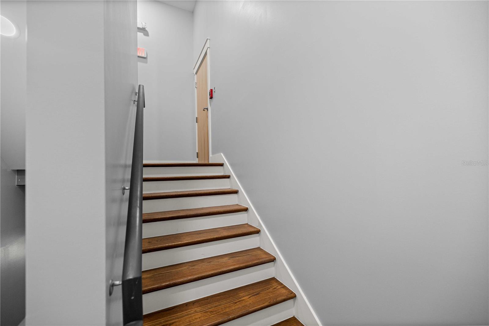 Image 5 of 31 For 18 Magnolia Avenue