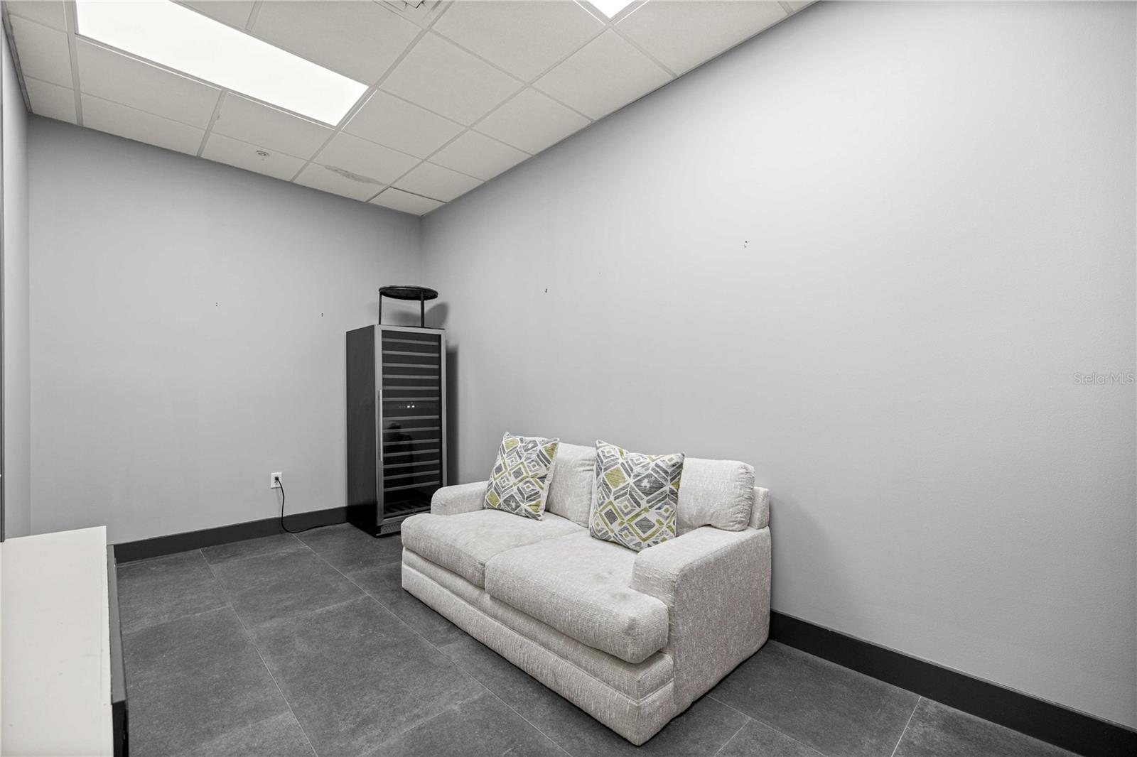 Image 8 of 31 For 18 Magnolia Avenue