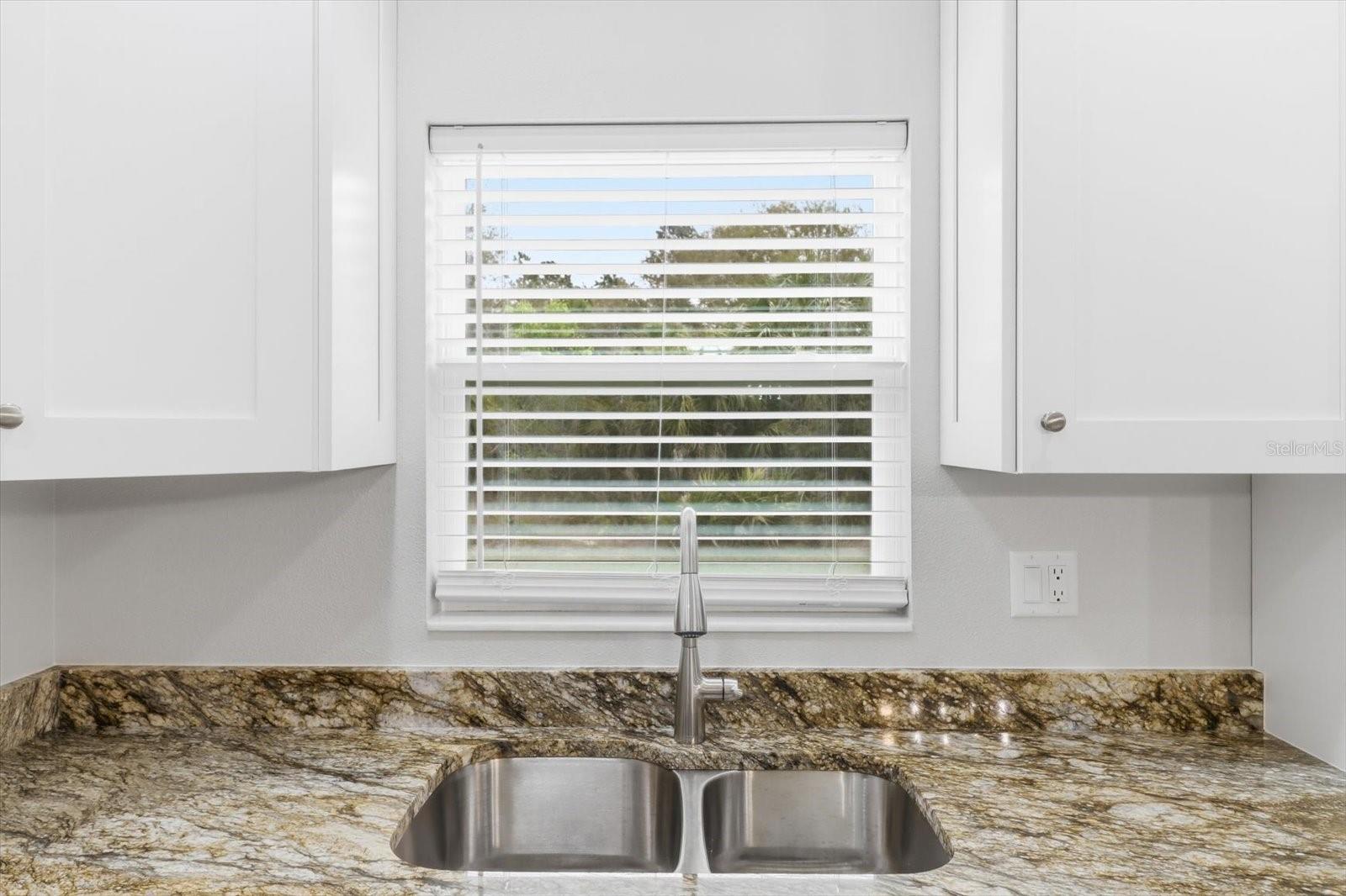 Listing photo id 9 for 8593 Fauci Point