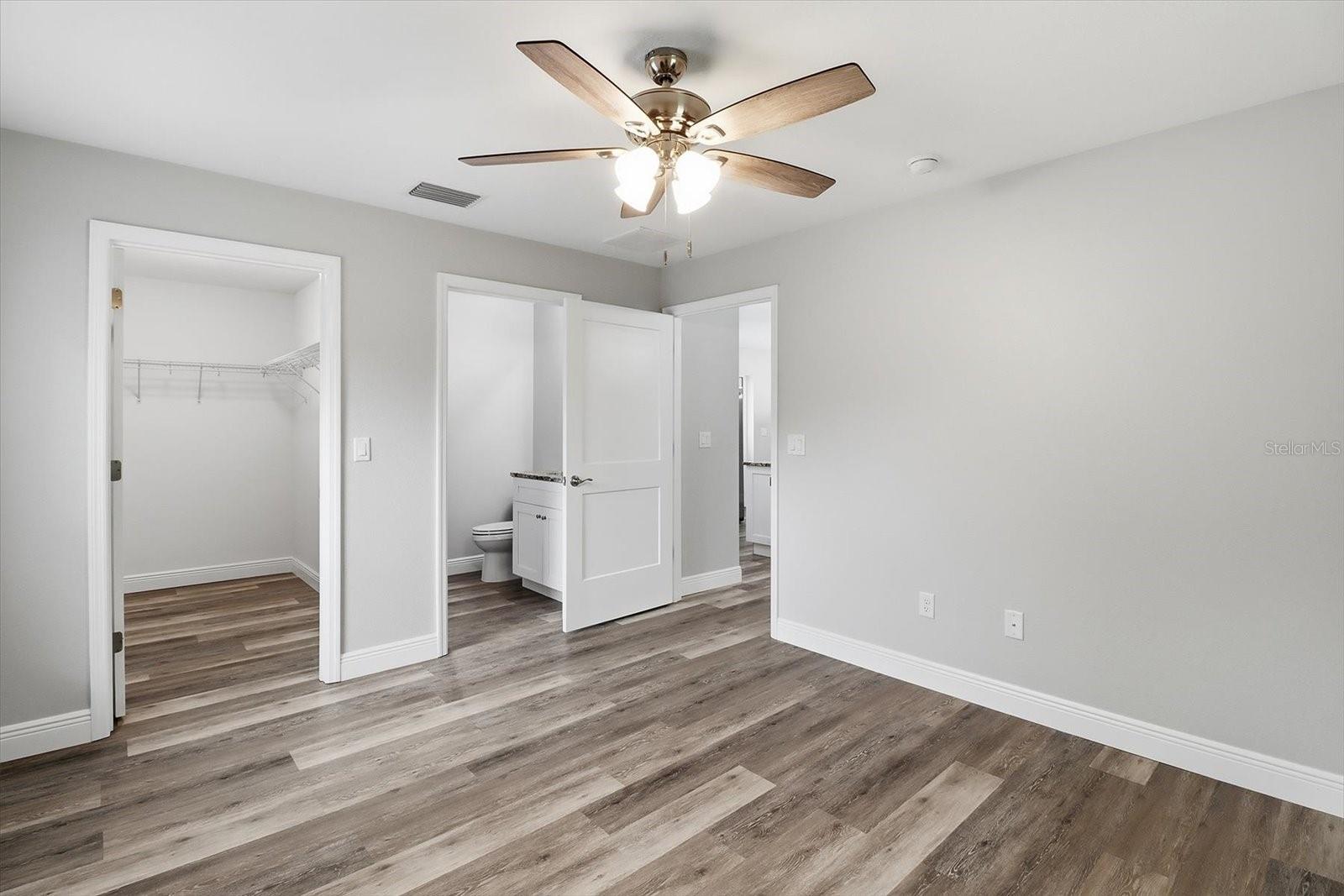 Listing photo id 11 for 8593 Fauci Point