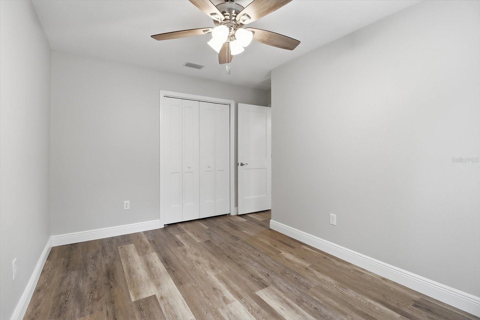 Listing photo id 15 for 8593 Fauci Point