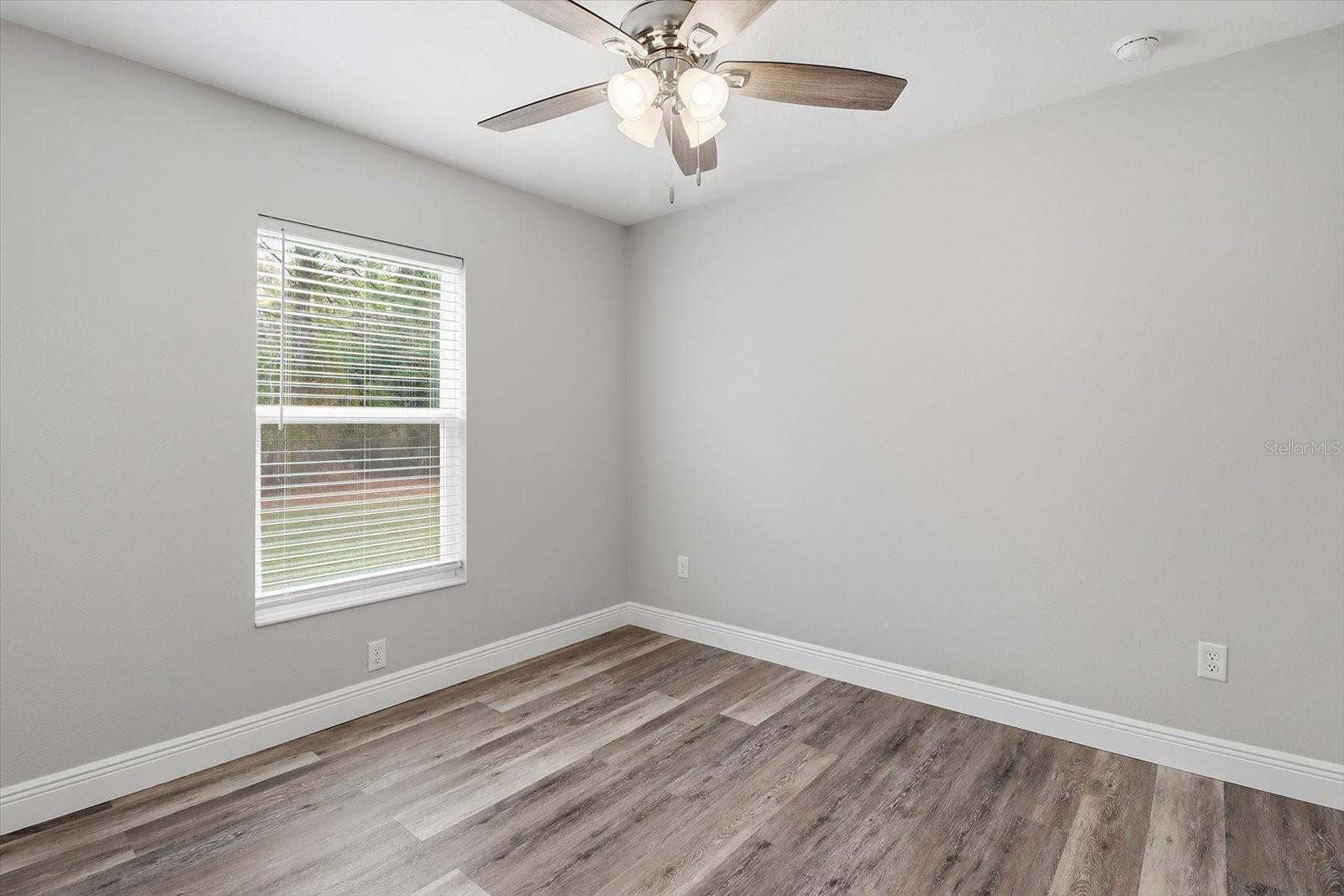 Listing photo id 18 for 8593 Fauci Point