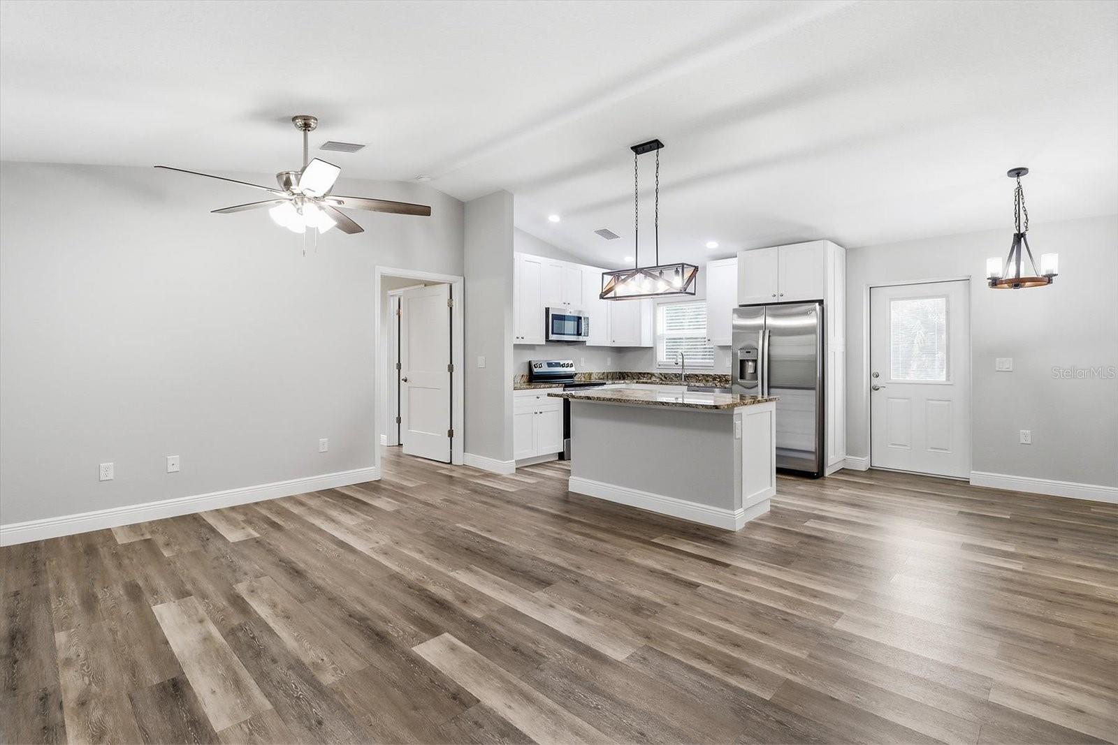 Listing photo id 2 for 8593 Fauci Point