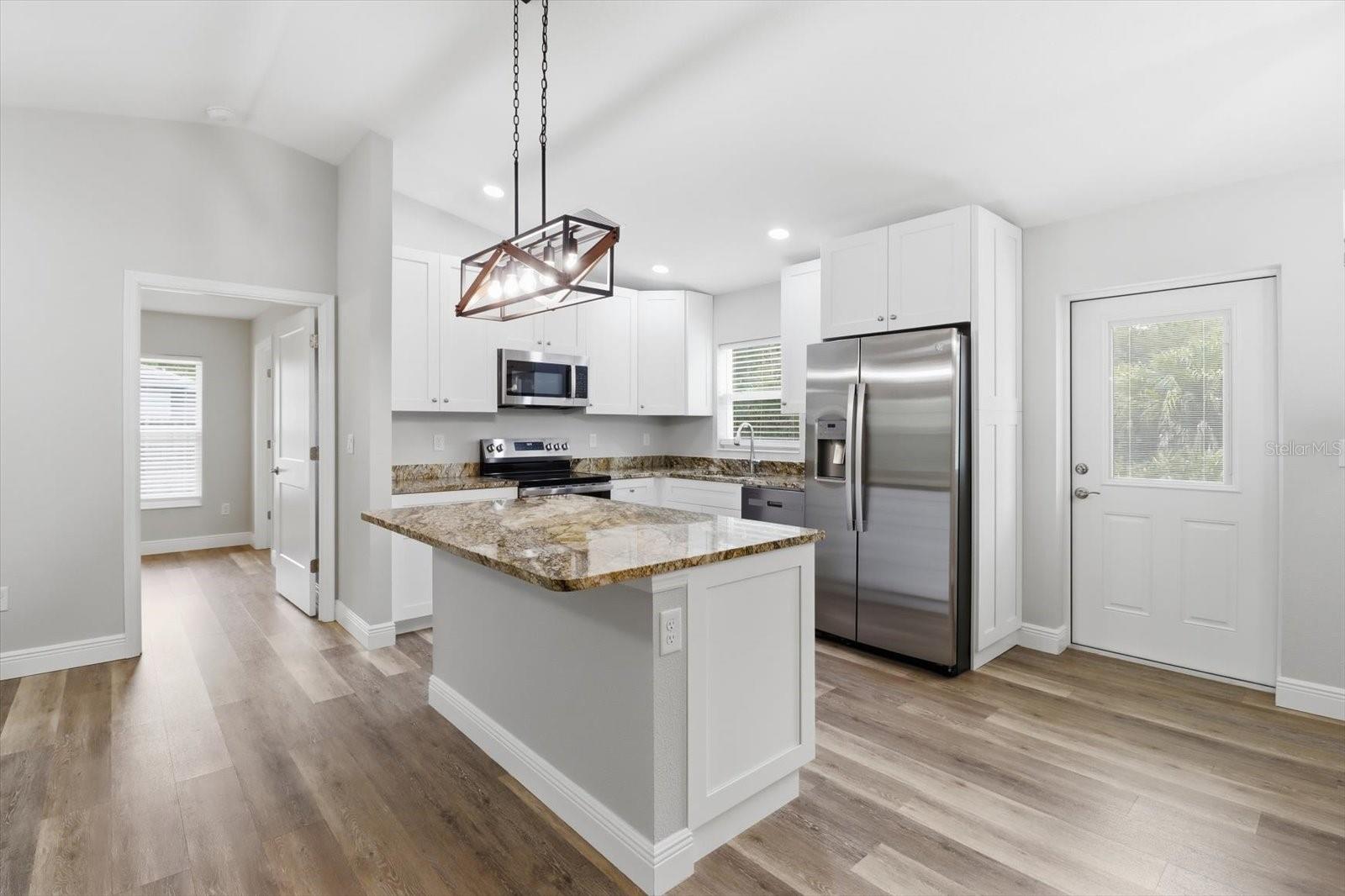 Listing photo id 4 for 8593 Fauci Point