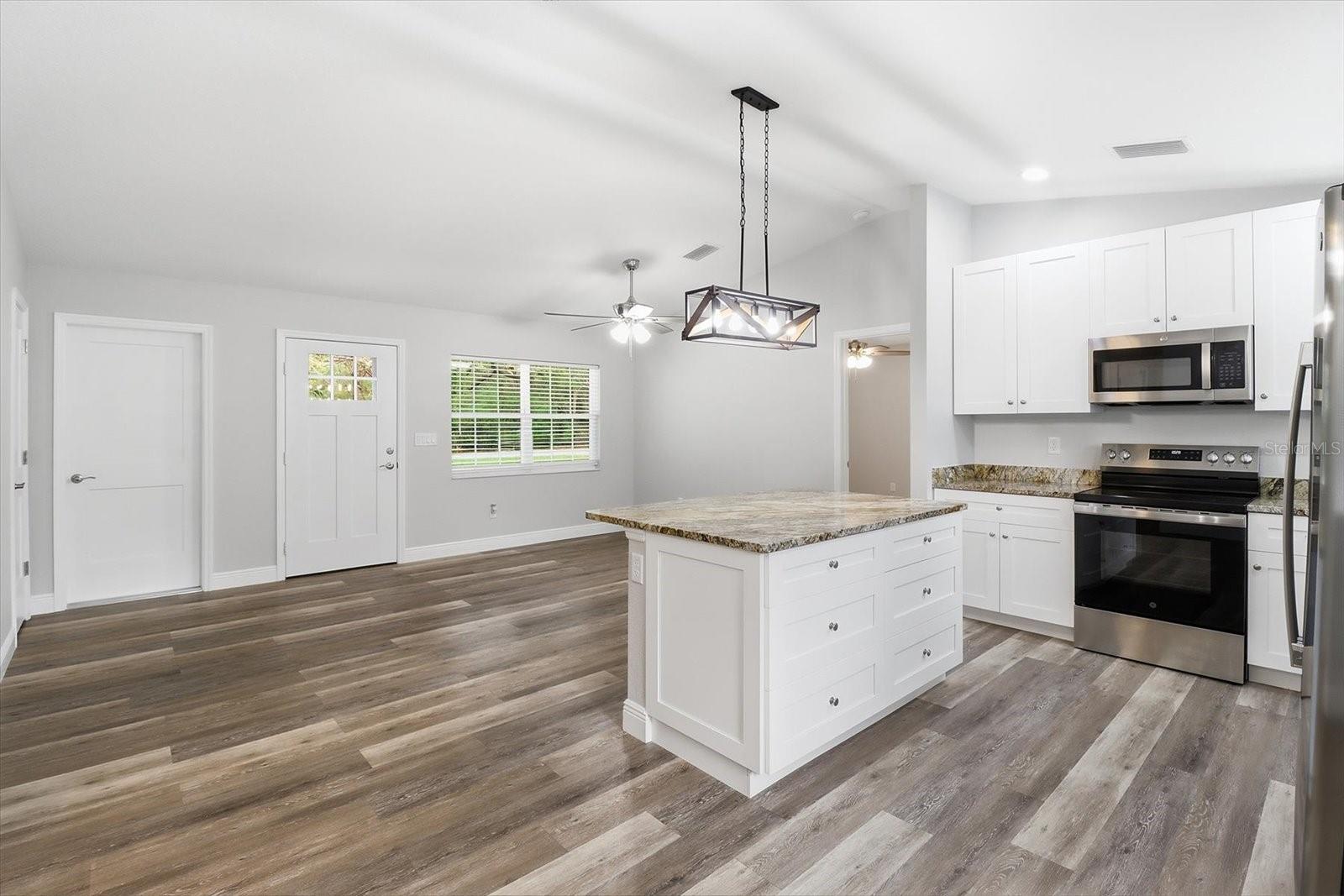 Listing photo id 5 for 8593 Fauci Point