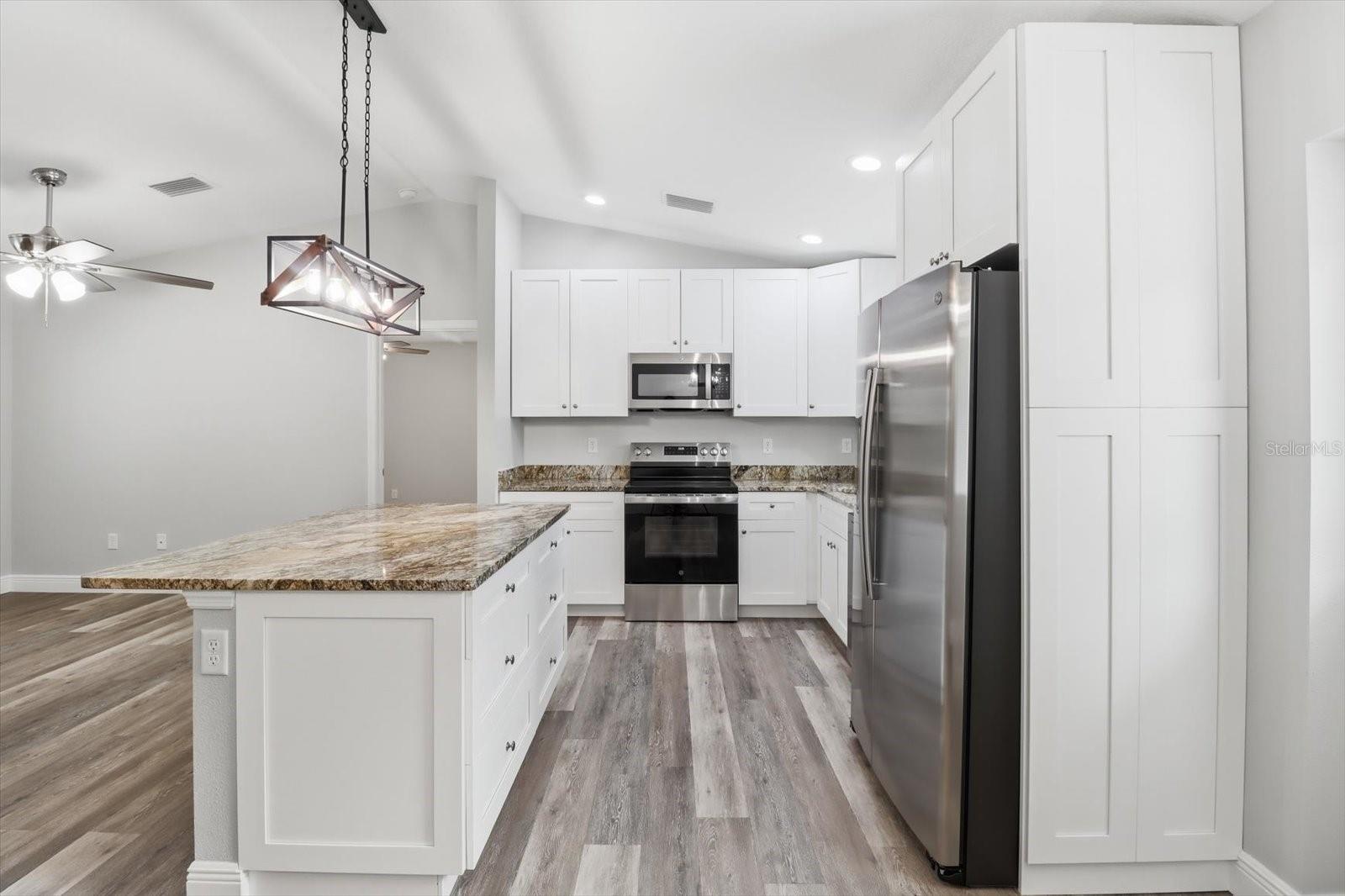 Listing photo id 6 for 8593 Fauci Point