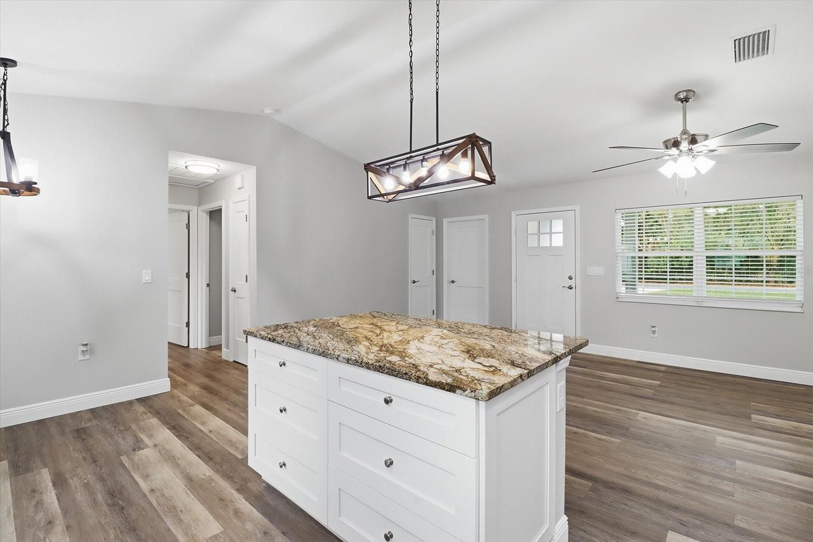 Listing photo id 7 for 8593 Fauci Point