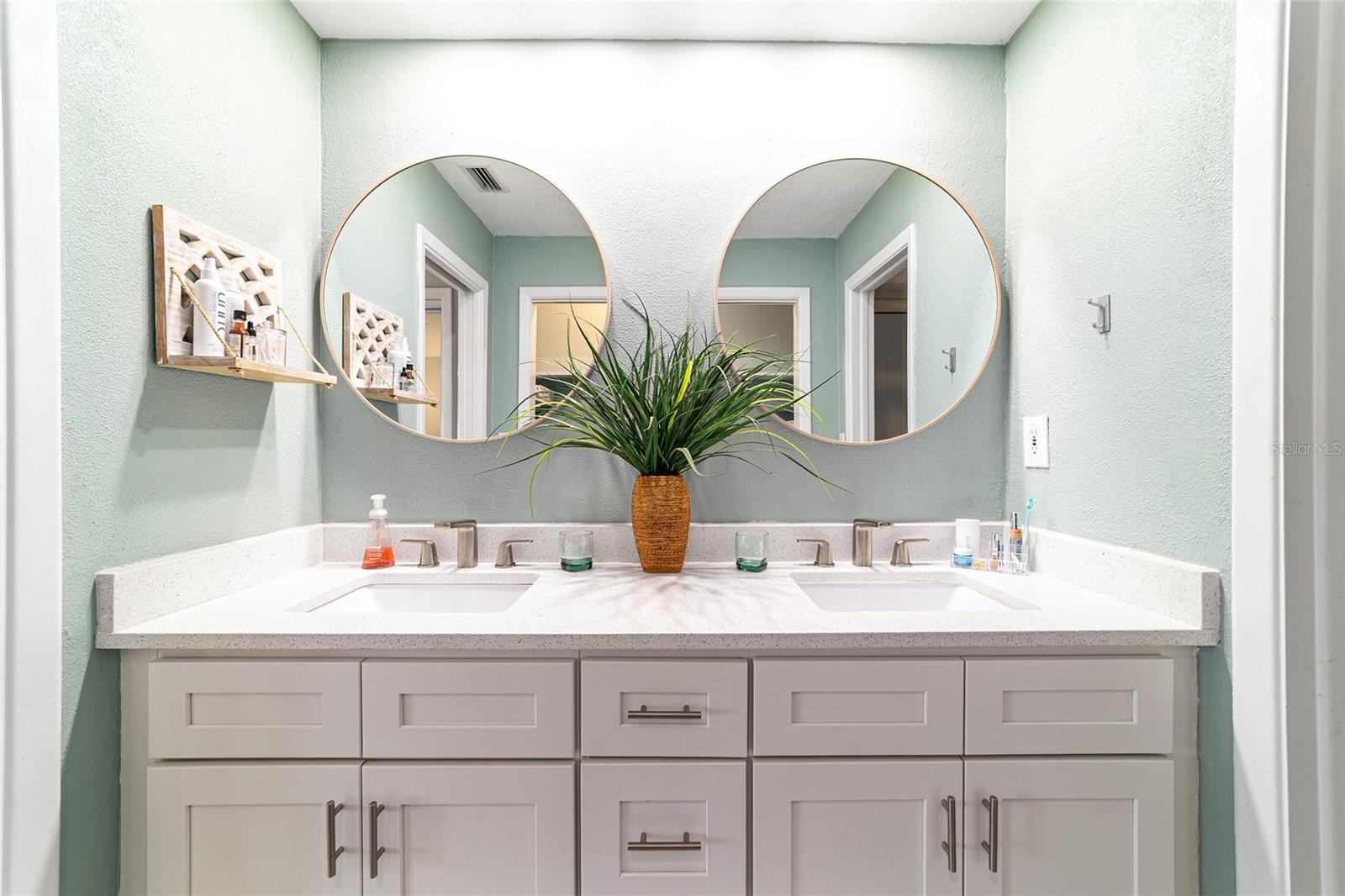 Image 31 of 47 For 11517 Sandpiper Court 149