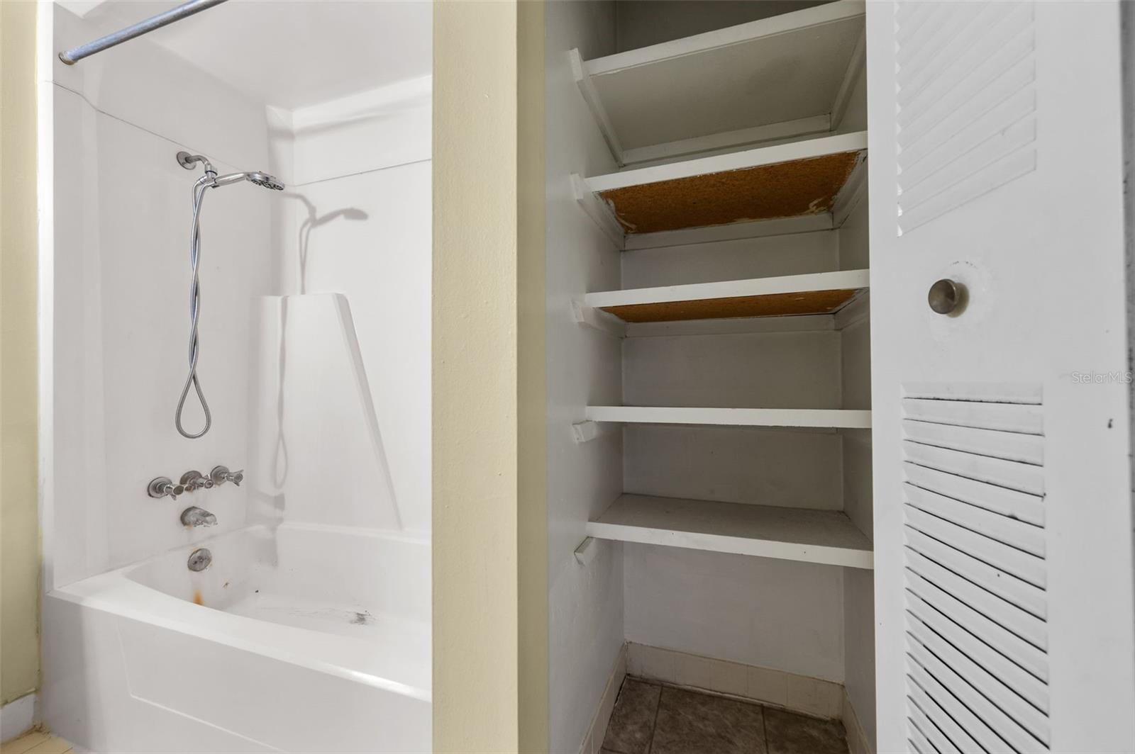 Image 17 of 29 For 6519 Newberry Road 1111