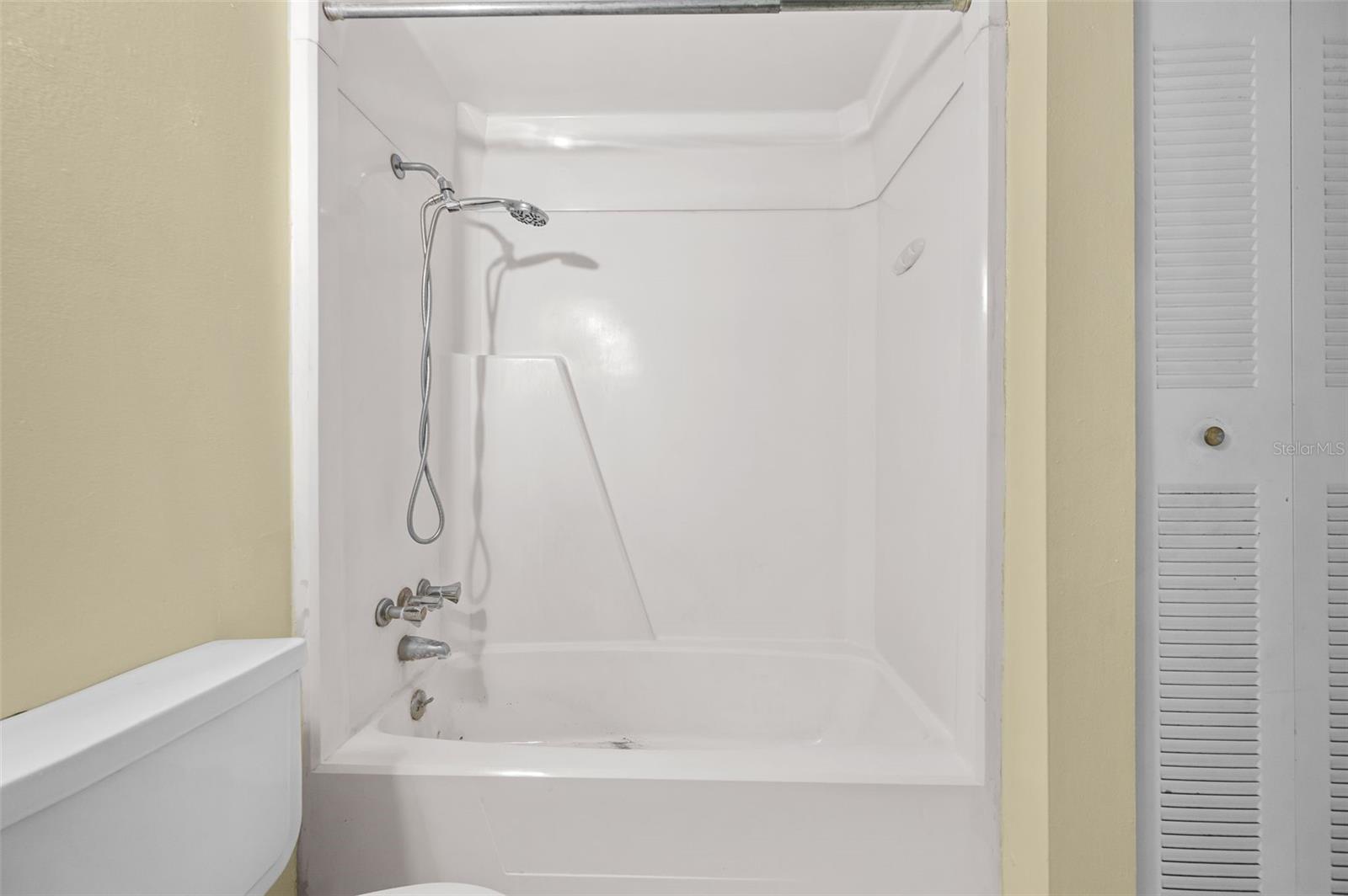 Image 18 of 29 For 6519 Newberry Road 1111