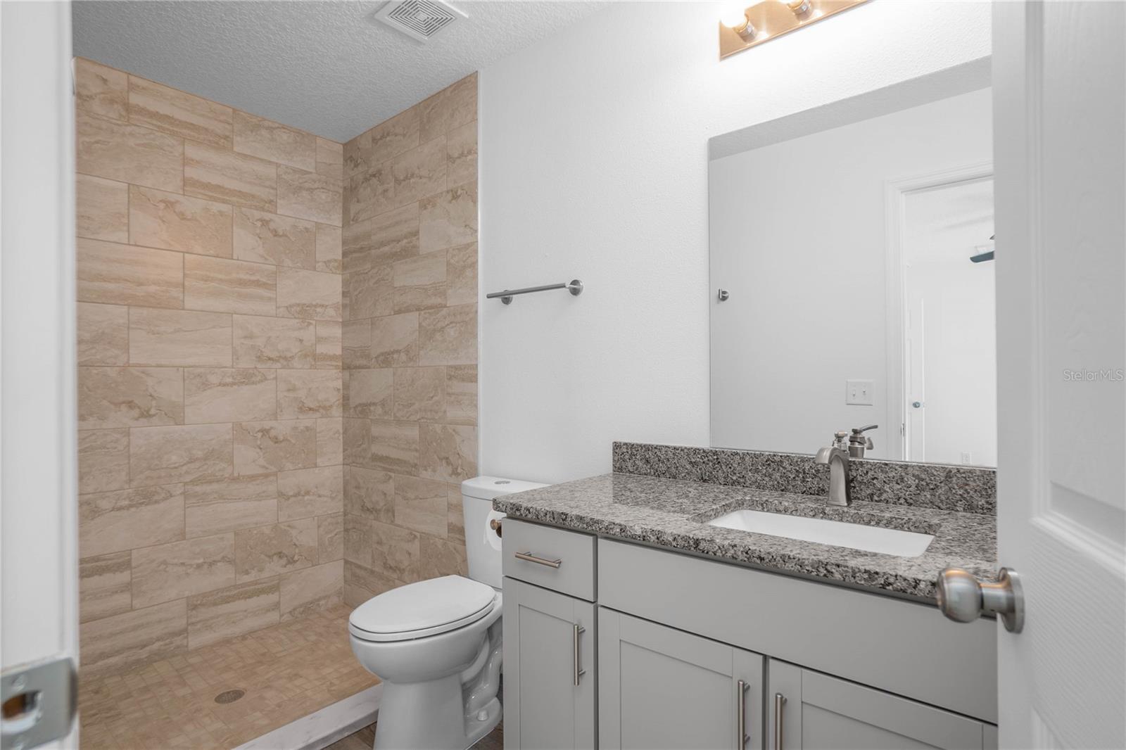 Listing photo id 16 for 2438 Vespero Street