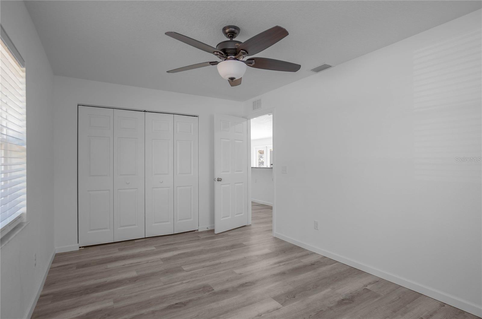 Listing photo id 18 for 2438 Vespero Street