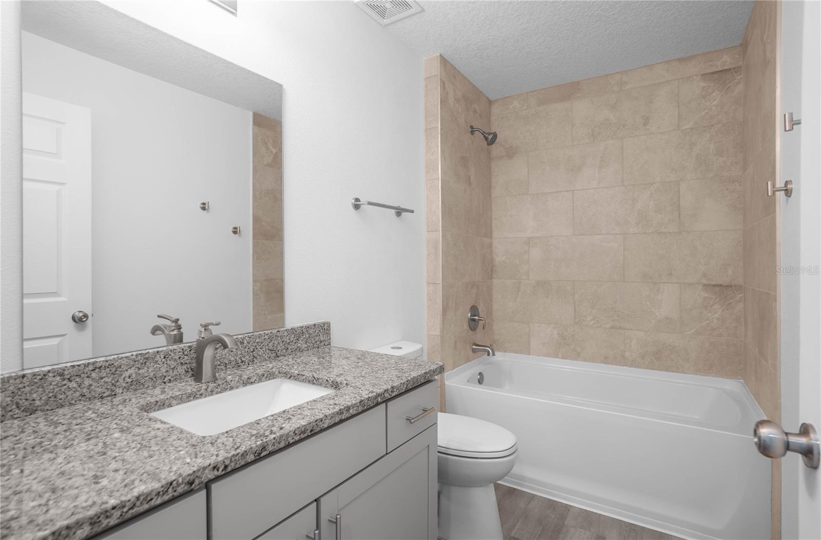 Listing photo id 19 for 2438 Vespero Street