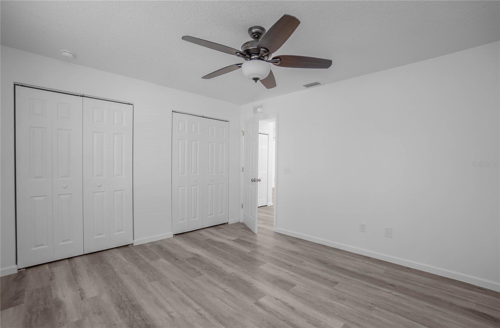 Listing photo id 21 for 2438 Vespero Street