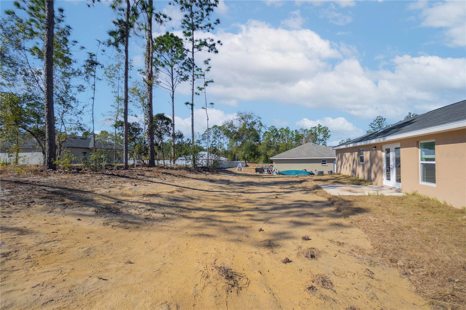 Listing photo id 23 for 2438 Vespero Street