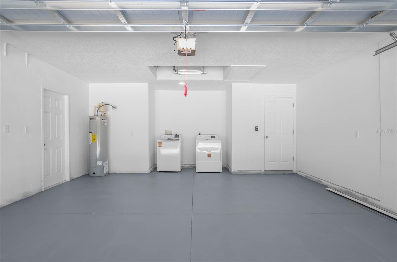 Listing photo id 26 for 2438 Vespero Street