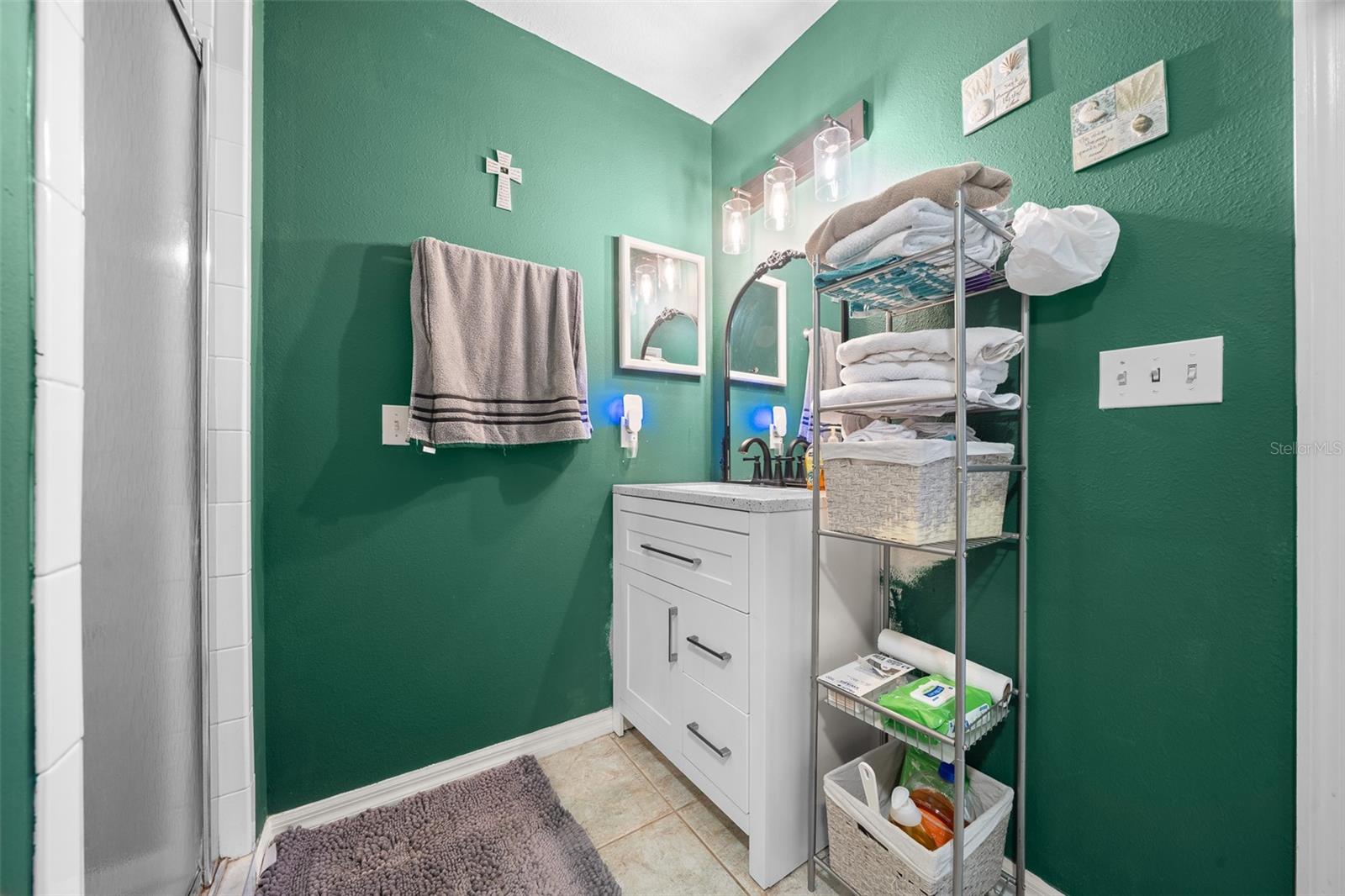 Image 17 of 37 For 115 Helen Drive