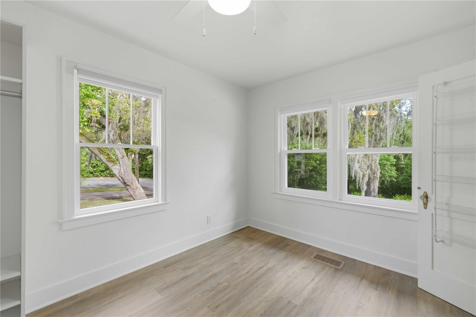 Image 16 of 40 For 923 2nd Street