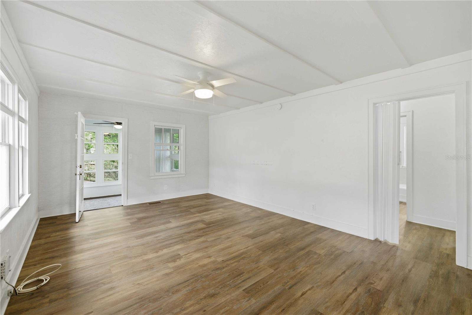 Image 2 of 40 For 923 2nd Street