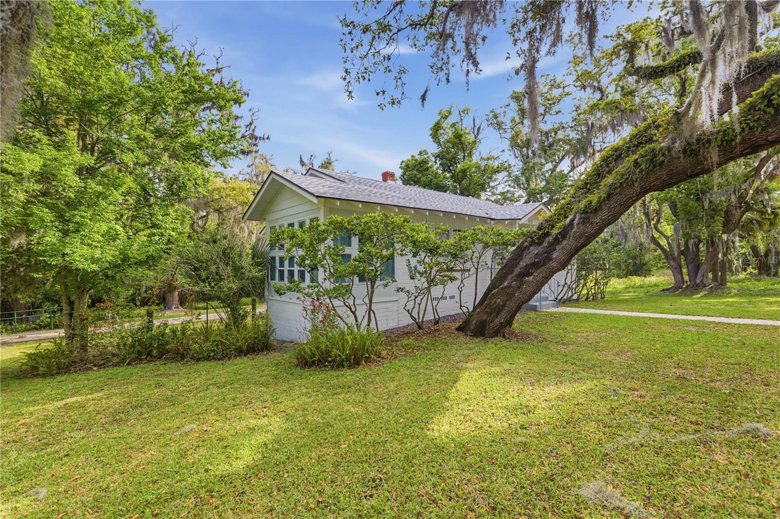 Image 28 of 40 For 923 2nd Street