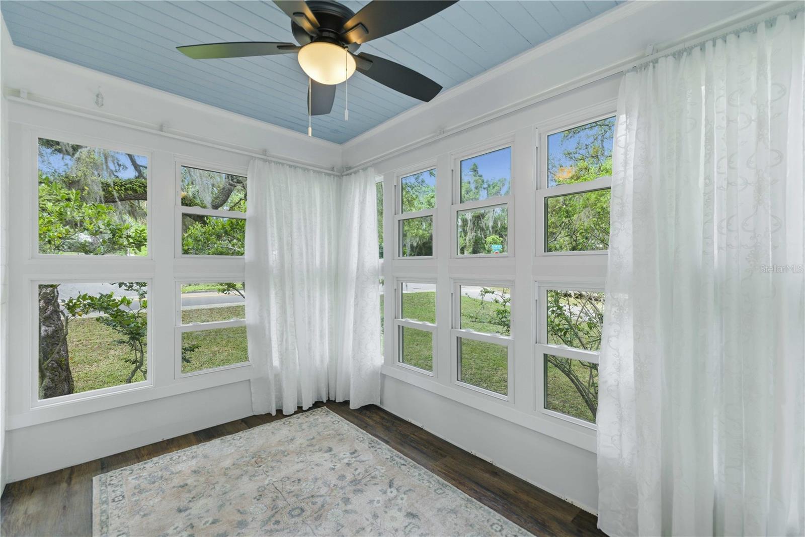 Image 5 of 40 For 923 2nd Street