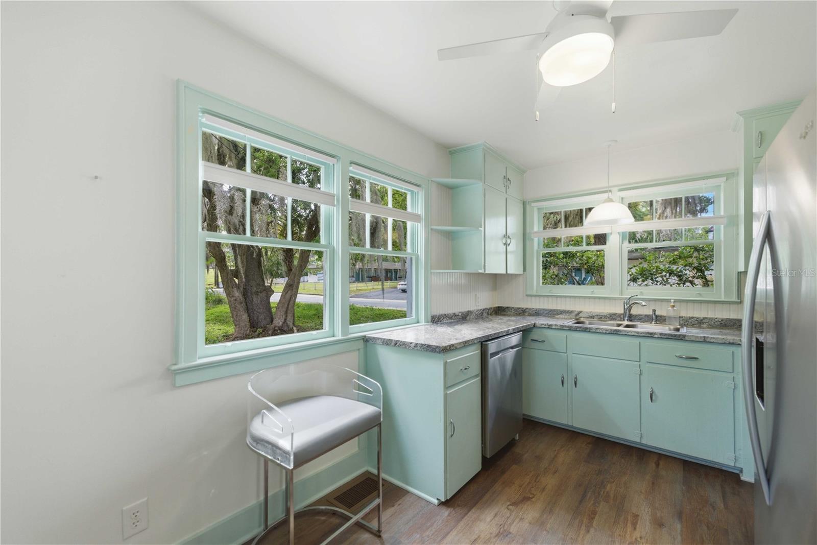 Image 8 of 40 For 923 2nd Street