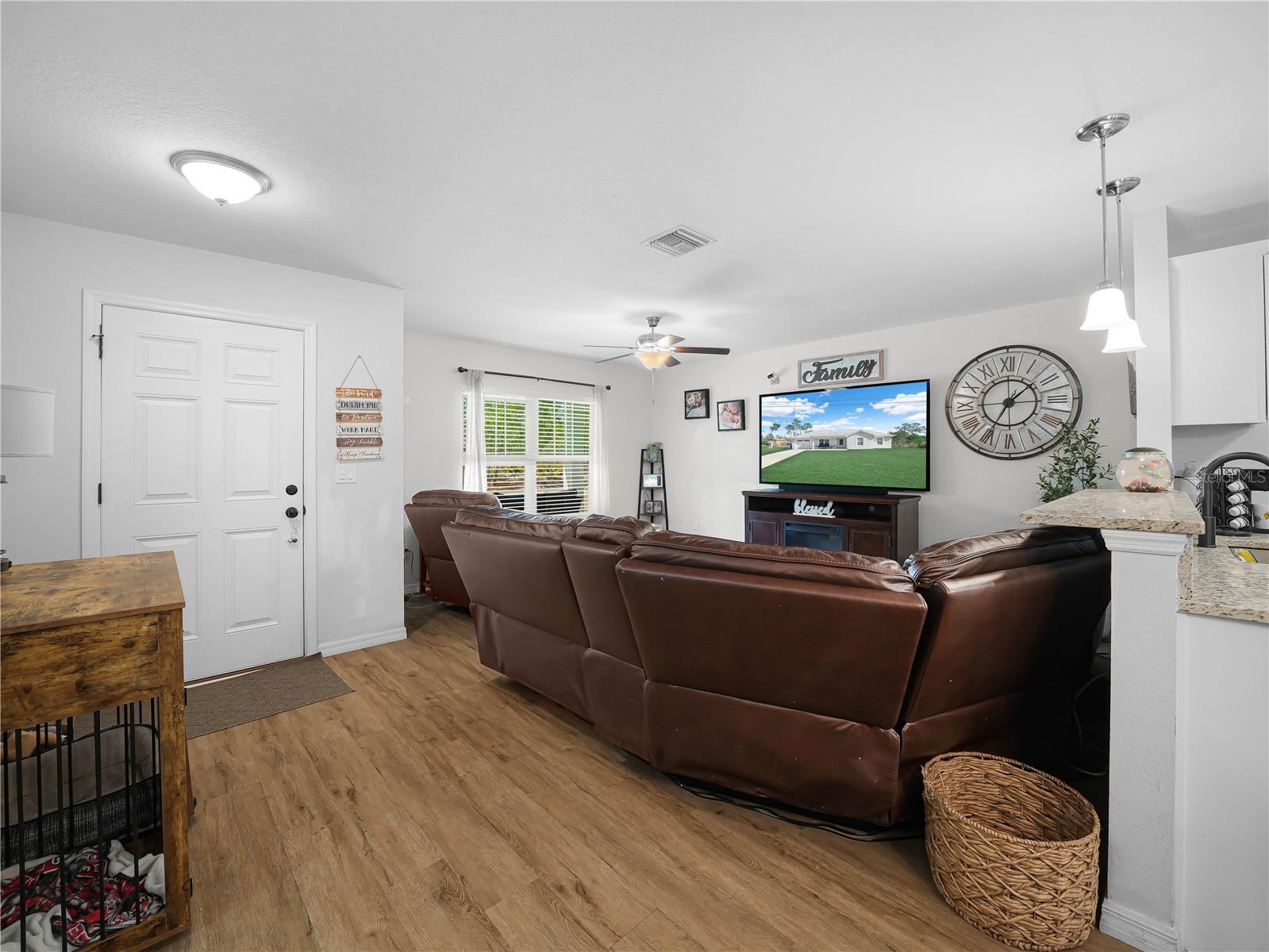 Image 14 of 41 For 13330 Christy Street