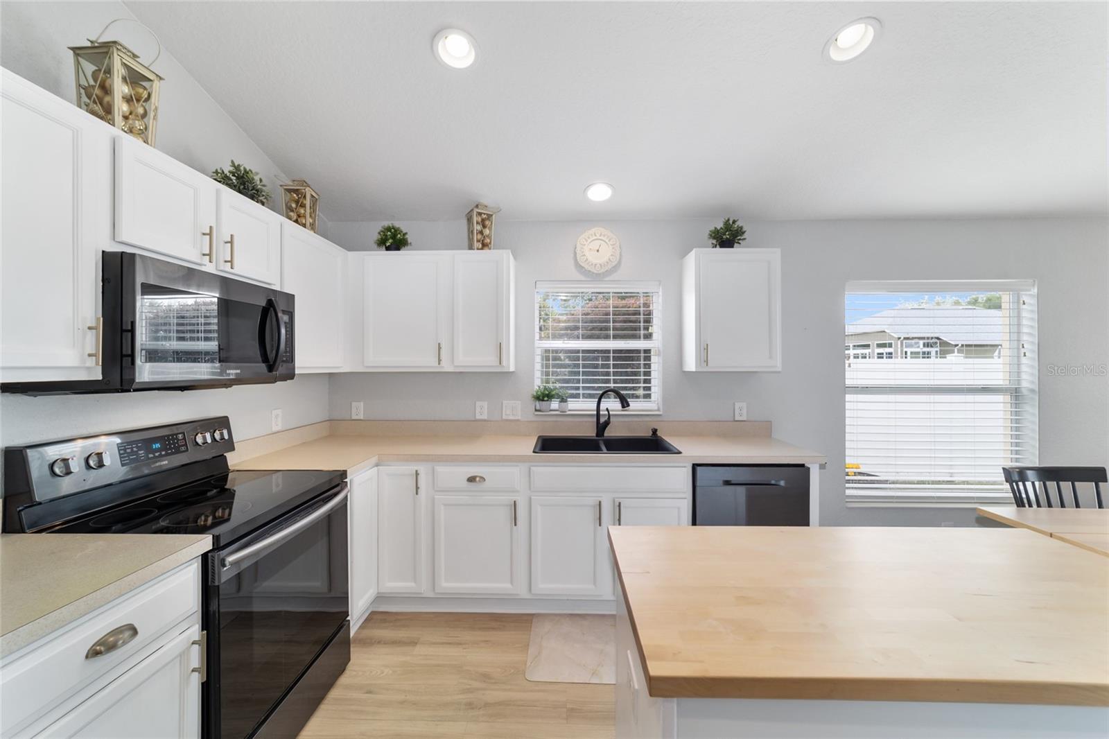 Image 22 of 68 For 5669 41st Street