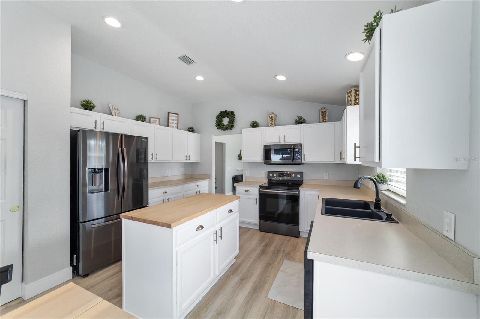 Image 26 of 68 For 5669 41st Street