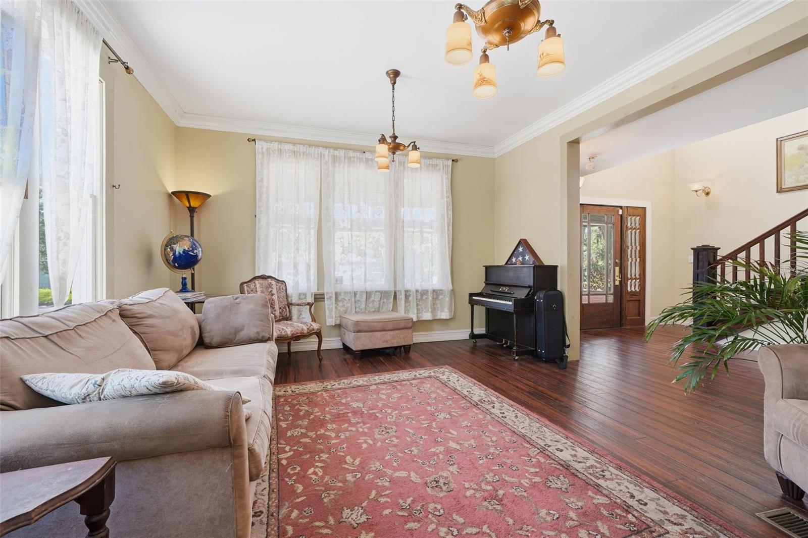 Image 10 of 65 For 812 Sanford Avenue